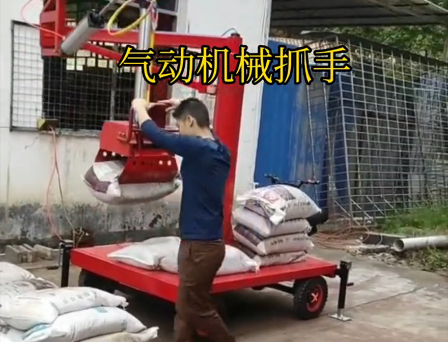 壤塘县机械抓手青储搬运机图片优点机械抓手壤塘县多功能机械抓手机械臂搬运装卸水泥神器